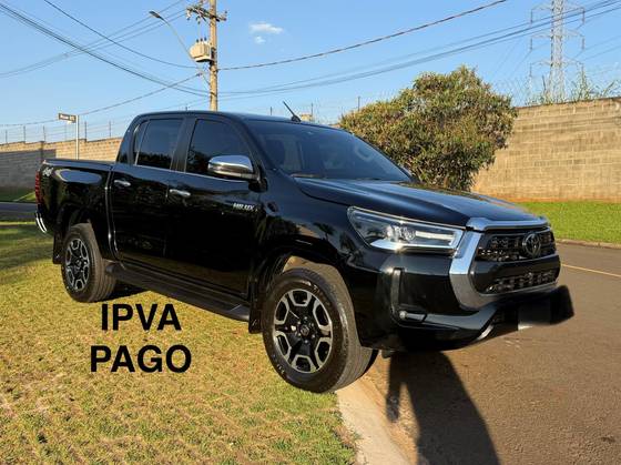 TOYOTA HILUX 2.8 D-4D TURBO DIESEL CD SRX 4X4 AUTOMÁTICO